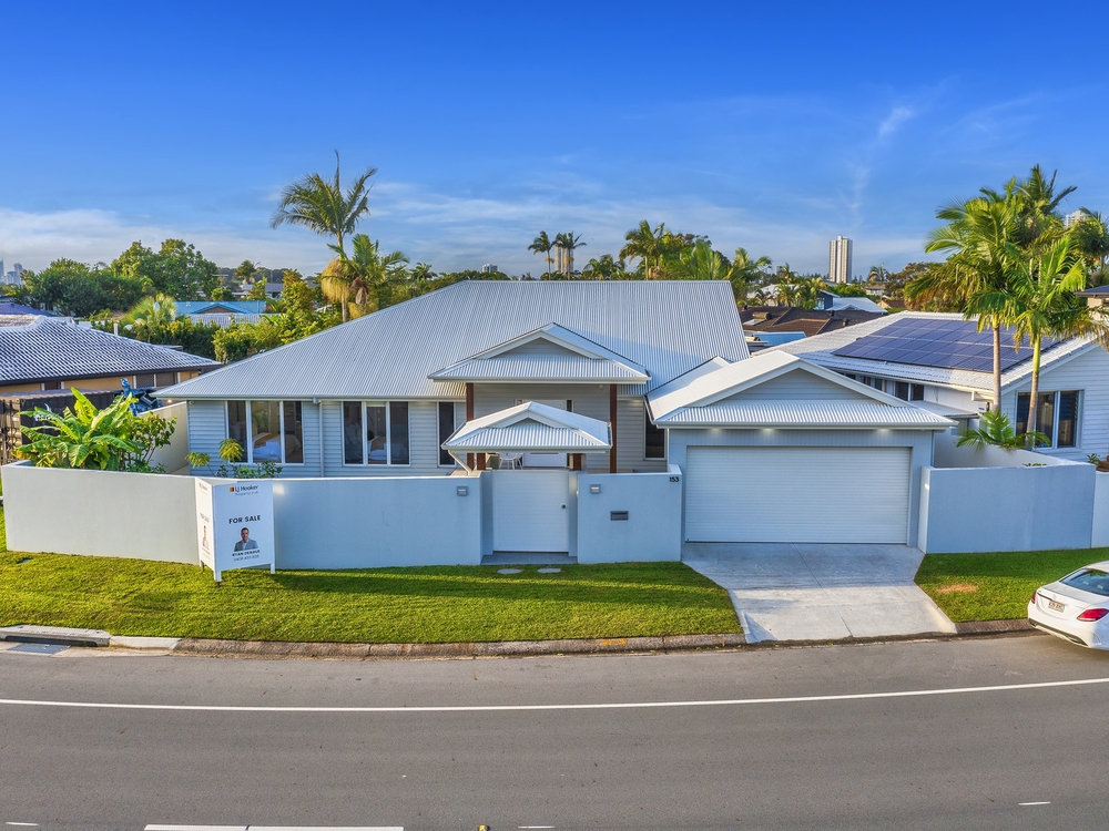 153 Acanthus Avenue Burleigh Waters, QLD 4220